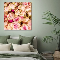 «Розы. Розовое облако.» в интерьере современной спальни в зеленых тонах