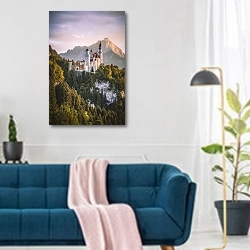 «Баварский горный замок» в интерьере современной гостиной над синим диваном