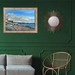 «Greystones Ireland, 2001,» в интерьере классической гостиной с зеленой стеной над диваном