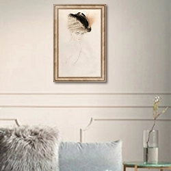 «Portrait de femme au chapeau à plumes» в интерьере в классическом стиле в светлых тонах