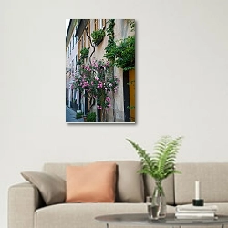 «Италия, Лигурийское побережье. Улица с цветами» в интерьере современной светлой гостиной над диваном