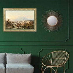 «Фигуры на холме с видом на Помпеи» в интерьере классической гостиной с зеленой стеной над диваном