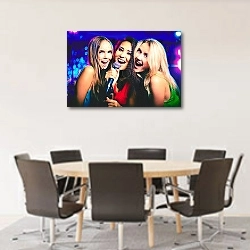 «In karaoke bar» в интерьере конференц-зала с круглым столом