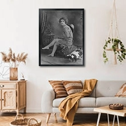 «Солнечные мечты» в интерьере гостиной в стиле ретро над диваном