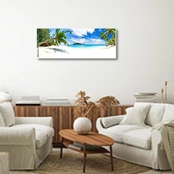 «Панорама тропического пляжа в Таиланде» в интерьере современной светлой гостиной над комодом