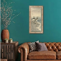 «Sandpipers at sickle moon» в интерьере гостиной с зеленой стеной над диваном