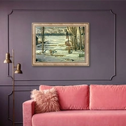«A Morning Snow - Hudson River, 1910» в интерьере гостиной с розовым диваном