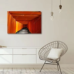 «Деревянный коридор» в интерьере белой комнаты в скандинавском стиле над комодом