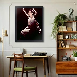 «Хепберн Одри 24» в интерьере кабинета в стиле ретро над столом