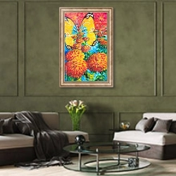 «Желтая бабочка в саду красных цветов» в интерьере гостиной в оливковых тонах