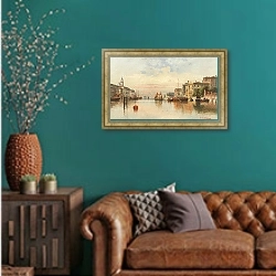 «Venice, a View of a Canal» в интерьере гостиной с зеленой стеной над диваном