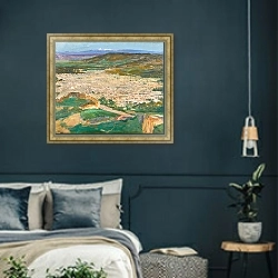 «Вид на Фес» в интерьере классической спальни с темными стенами