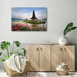 «Храм Пура Улун Дану с розовыми цветами, Бали, Индонезия» в интерьере современной комнаты над комодом