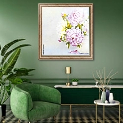 «Розовые и белые цветы пионов в белой вазе, левая часть» в интерьере гостиной в зеленых тонах