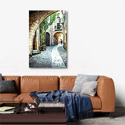 «Испания. Пальс. Улочки» в интерьере современной гостиной над диваном