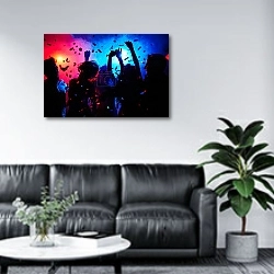 «На танцполе» в интерьере офиса в зоне отдыха над диваном