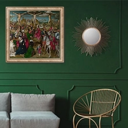 «Распятие - Центральная панель» в интерьере классической гостиной с зеленой стеной над диваном