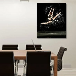 «Прыжок гимнастки в брызгах воды» в интерьере конференц-зала над столом