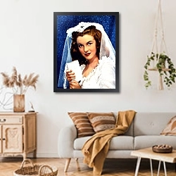 «Monroe, Marilyn 67» в интерьере гостиной в стиле ретро над диваном