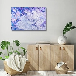«Фиолетовое и белое» в интерьере современной комнаты над комодом