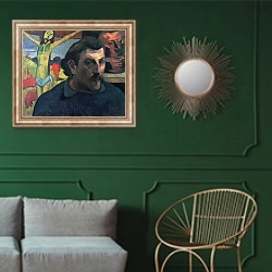 «Автопортрет с жёлтым Христом» в интерьере классической гостиной с зеленой стеной над диваном