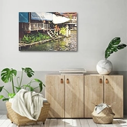 «Деревянные дома вдоль канала, Таиланд» в интерьере современной комнаты над комодом
