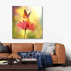 «Бабочка-монарх на розовом цветке в лучах солнца» в интерьере современной гостиной над диваном