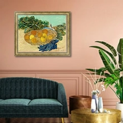 «Натюрморт с апельсинами, лимонами и синими перчатками» в интерьере классической гостиной над диваном