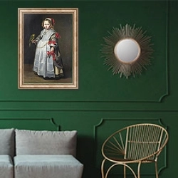 «Портрет девушки с попугаем» в интерьере классической гостиной с зеленой стеной над диваном