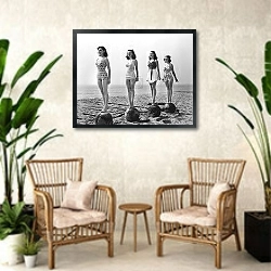 «STANDING TALL» в интерьере комнаты в стиле ретро с плетеными креслами