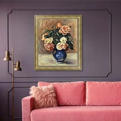 «Roses in a Blue Vase, c.1900» в интерьере гостиной с розовым диваном