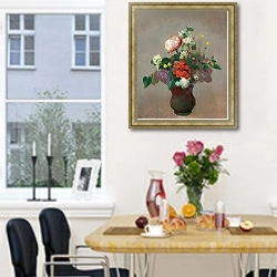 «Пион, герань и сирень» в интерьере кухни рядом с окном