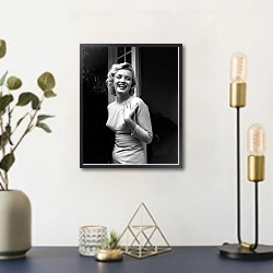 «Monroe, Marilyn 130» в интерьере в стиле ретро над столом