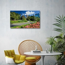 « Сад в Мельбурне, Виктория, Австралия» в интерьере современной гостиной с желтым креслом