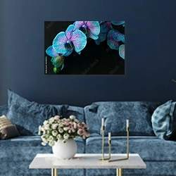«Голубая с фиолетовым орхидея» в интерьере современной гостиной в синем цвете