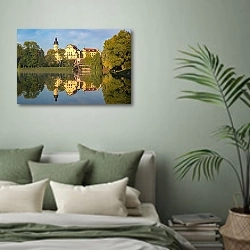 «Беларусь. Отражения Несвижского замка» в интерьере современной спальни в зеленых тонах