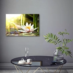 «Солнце и цветок лотоса» в интерьере современной гостиной в серых тонах