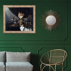 «Натюрморт 20» в интерьере классической гостиной с зеленой стеной над диваном