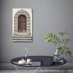 «Италия, Тоскана. Горный городок. Дверь 3» в интерьере современной гостиной в серых тонах