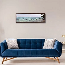 «Индонезия. Лембонган. Лодки в заливе» в интерьере современной гостиной с синим диваном