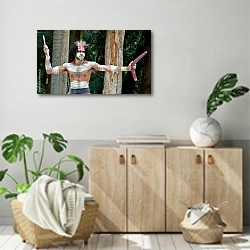 «Абориген бросает бумеранг» в интерьере современной комнаты над комодом