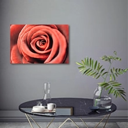 «Бутон красной розы» в интерьере современной гостиной в серых тонах