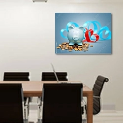 «Голубая свинья-копилка» в интерьере конференц-зала над столом