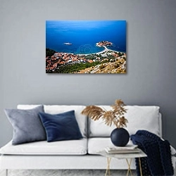 «Черногория. Свети Стефан» в интерьере современной гостиной в синих тонах