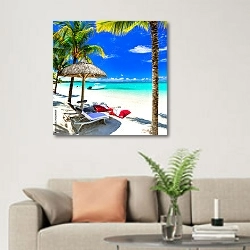 «Белый песчаный пляж и бирюзовое море» в интерьере современной светлой гостиной над диваном
