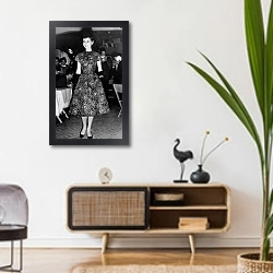 «Хепберн Одри 2» в интерьере комнаты в стиле ретро над тумбой