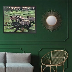 «Curious flock I, 2009,» в интерьере классической гостиной с зеленой стеной над диваном
