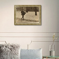 «Louis A. Caulfield, aged 16, on Boston Common delivering a heavy type-writer about 1/2 mile for Model Typewriter Inspection Co. earning  a week, 1917» в интерьере в классическом стиле в светлых тонах