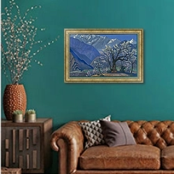 «Krishna, 'Kulu' series, 1929» в интерьере гостиной с зеленой стеной над диваном