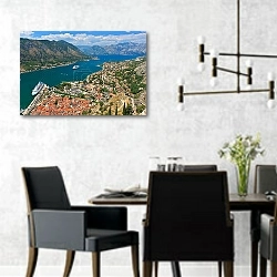 «Черногория. Которская бухта» в интерьере современной столовой с черными креслами